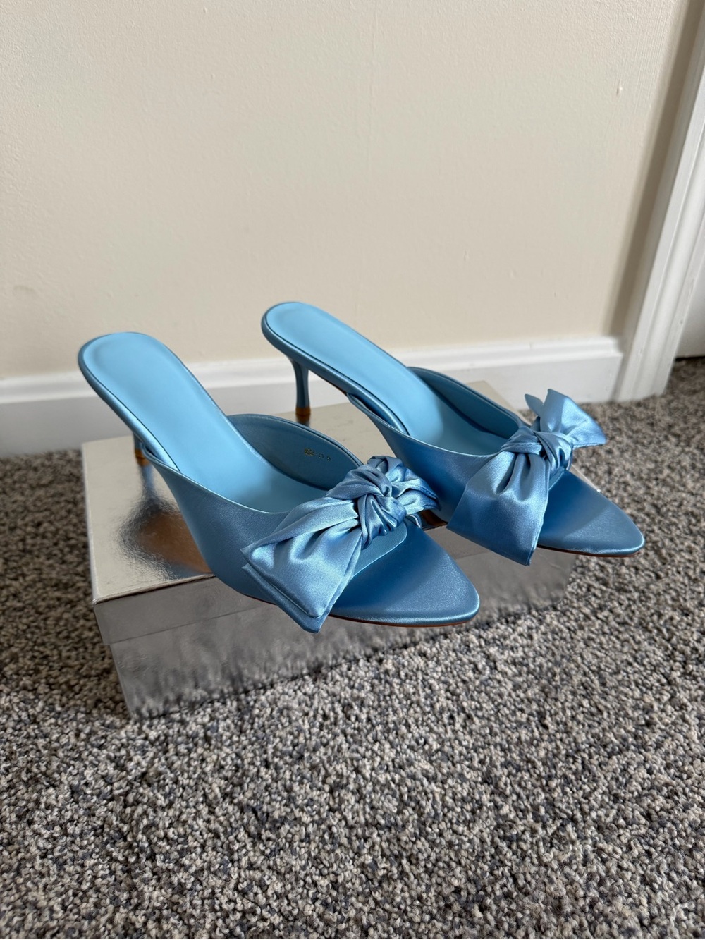 UBRT Women's Satin Blue Bow Mule Heel Open Toe Kitten Heels Sandals